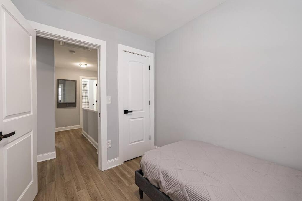 Modern Lux 3br Updated Townhome W/ Parking *