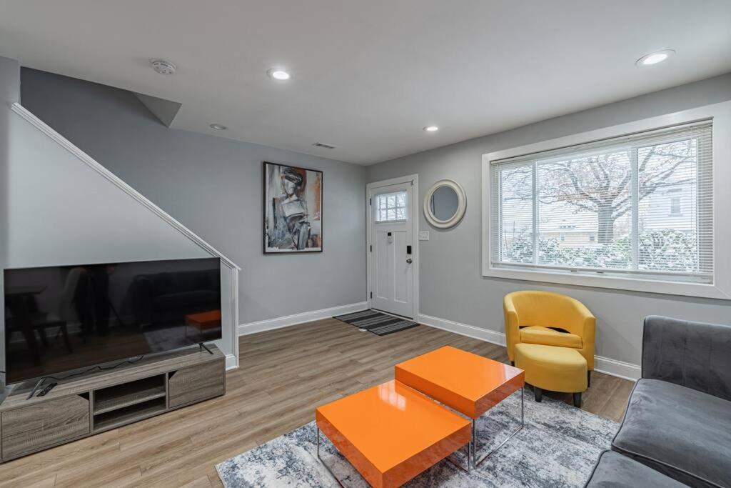 Holiday home Modern Lux 3br Updated Townhome W/ Parking