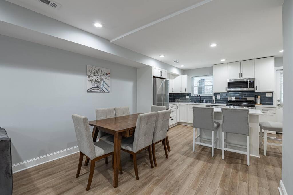 Modern Lux 3br Updated Townhome W/ Parking *