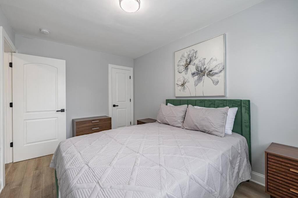 Holiday home Modern Lux 3br Updated Townhome W/ Parking *