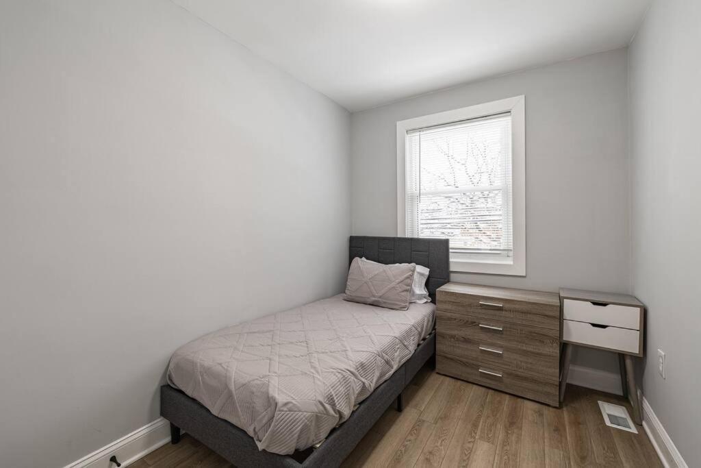 Modern Lux 3br Updated Townhome W/ Parking * Washington