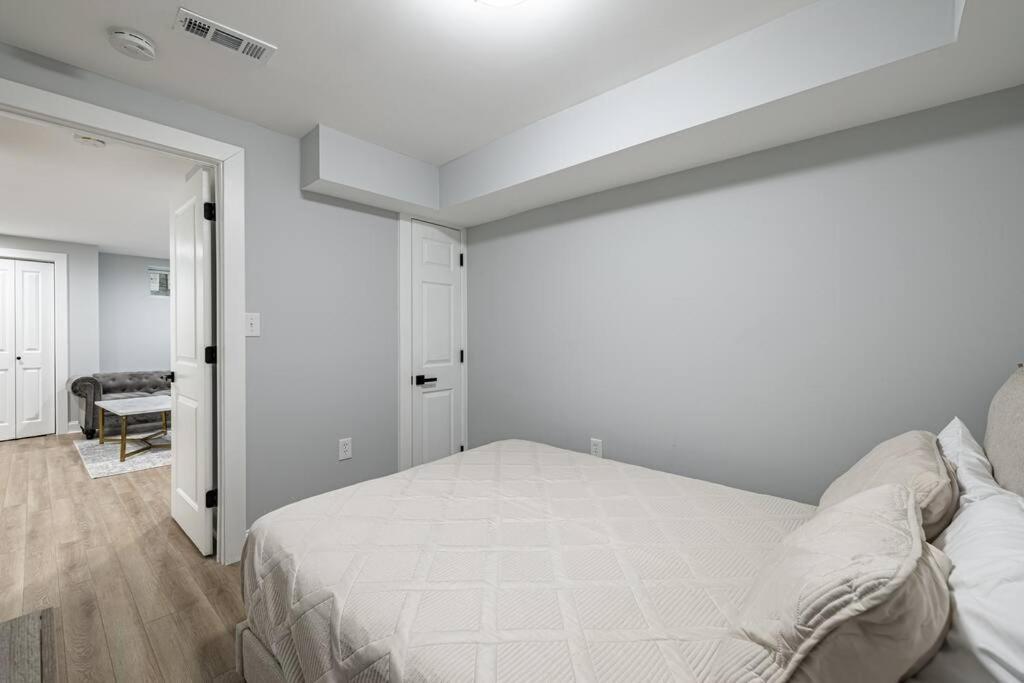 Holiday home Modern Lux 3br Updated Townhome W/ Parking *