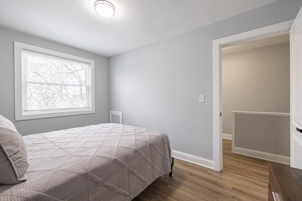 Modern Lux 3br Updated Townhome W/ Parking * Washington
