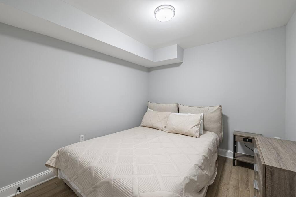 Modern Lux 3br Updated Townhome W/ Parking Holiday home Washington