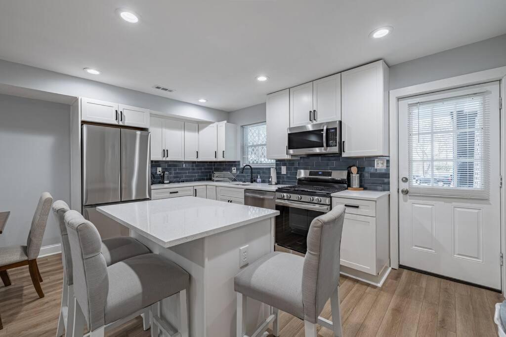 Holiday home Modern Lux 3br Updated Townhome W/ Parking