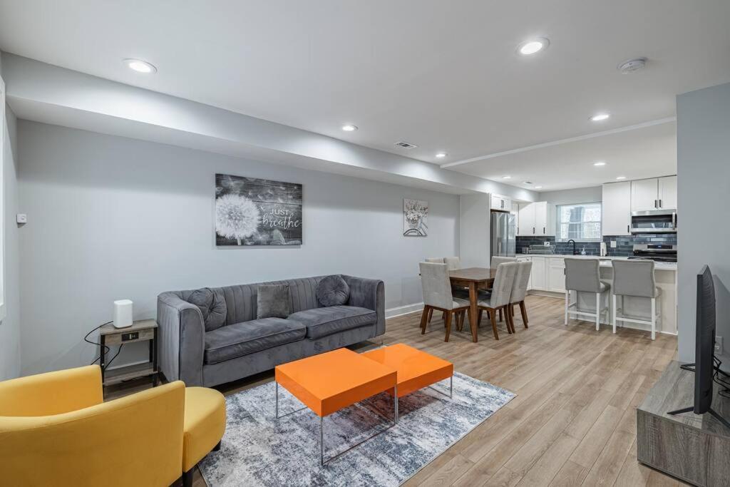 Holiday home Modern Lux 3br Updated Townhome W/ Parking *