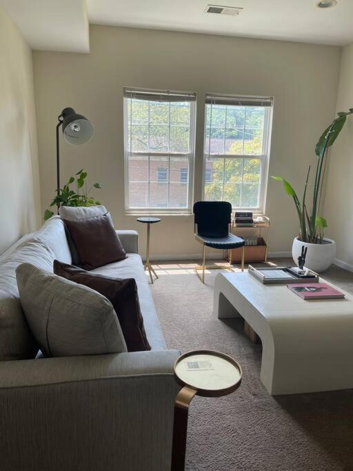 Apartment Charming Bedroom & Parking Washington