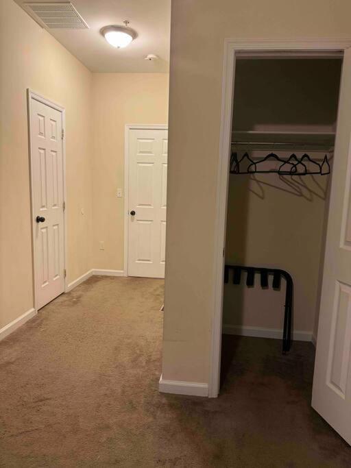 Charming Bedroom & Parking * Washington