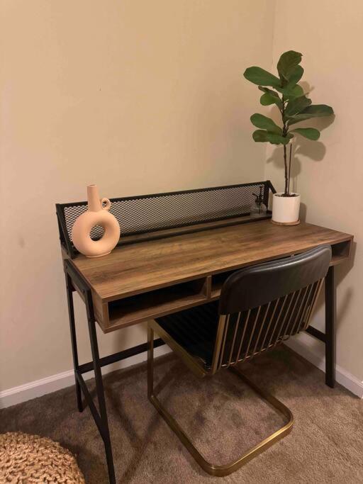 Charming Bedroom & Parking