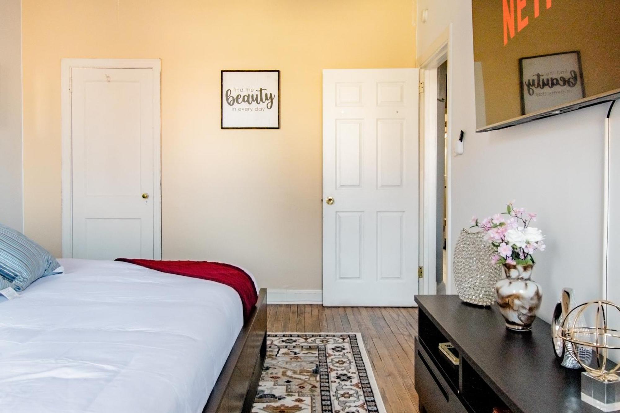 2 Bedrooms At The Heart Of The City! Full Comfort!