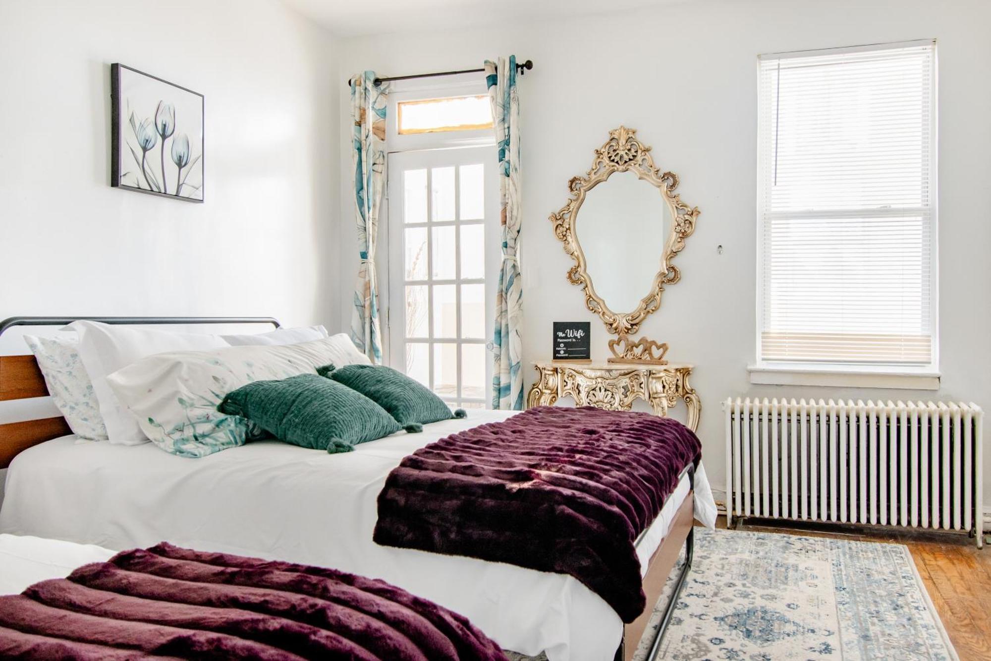 2 Bedrooms At The Heart Of The City! Full Comfort! *