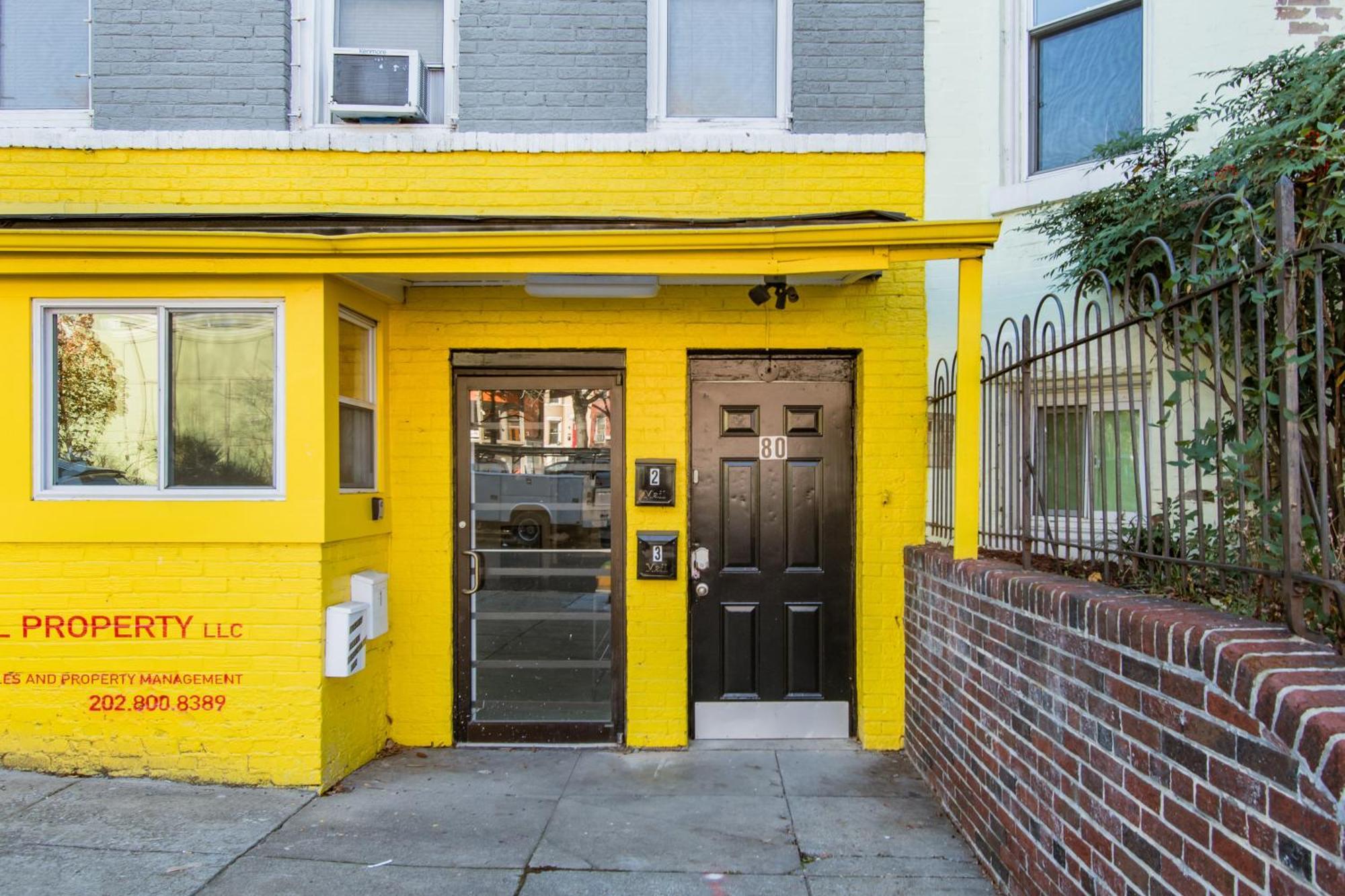 2 Bedrooms At The Heart Of The City! Full Comfort! *