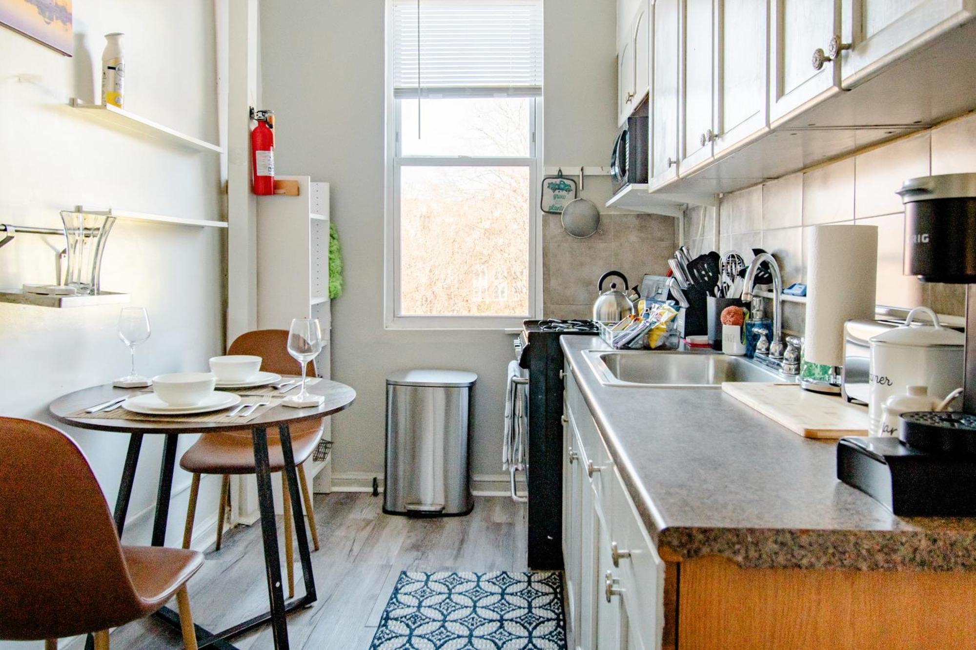 2 Bedrooms At The Heart Of The City! Full Comfort!