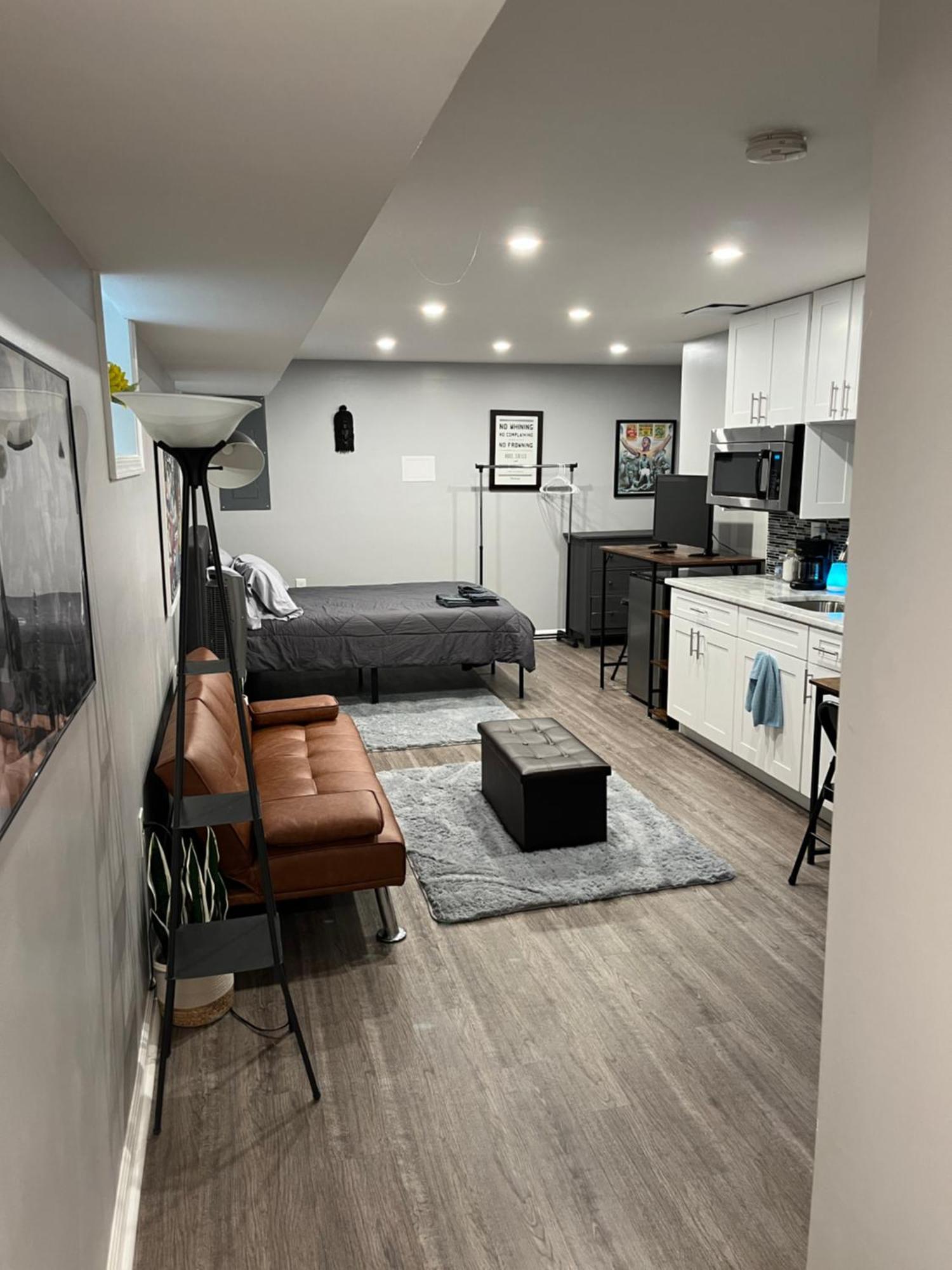 Urban Retreat Basement Only Two Blocks From Metro! Off Street Parking! Apartment Washington