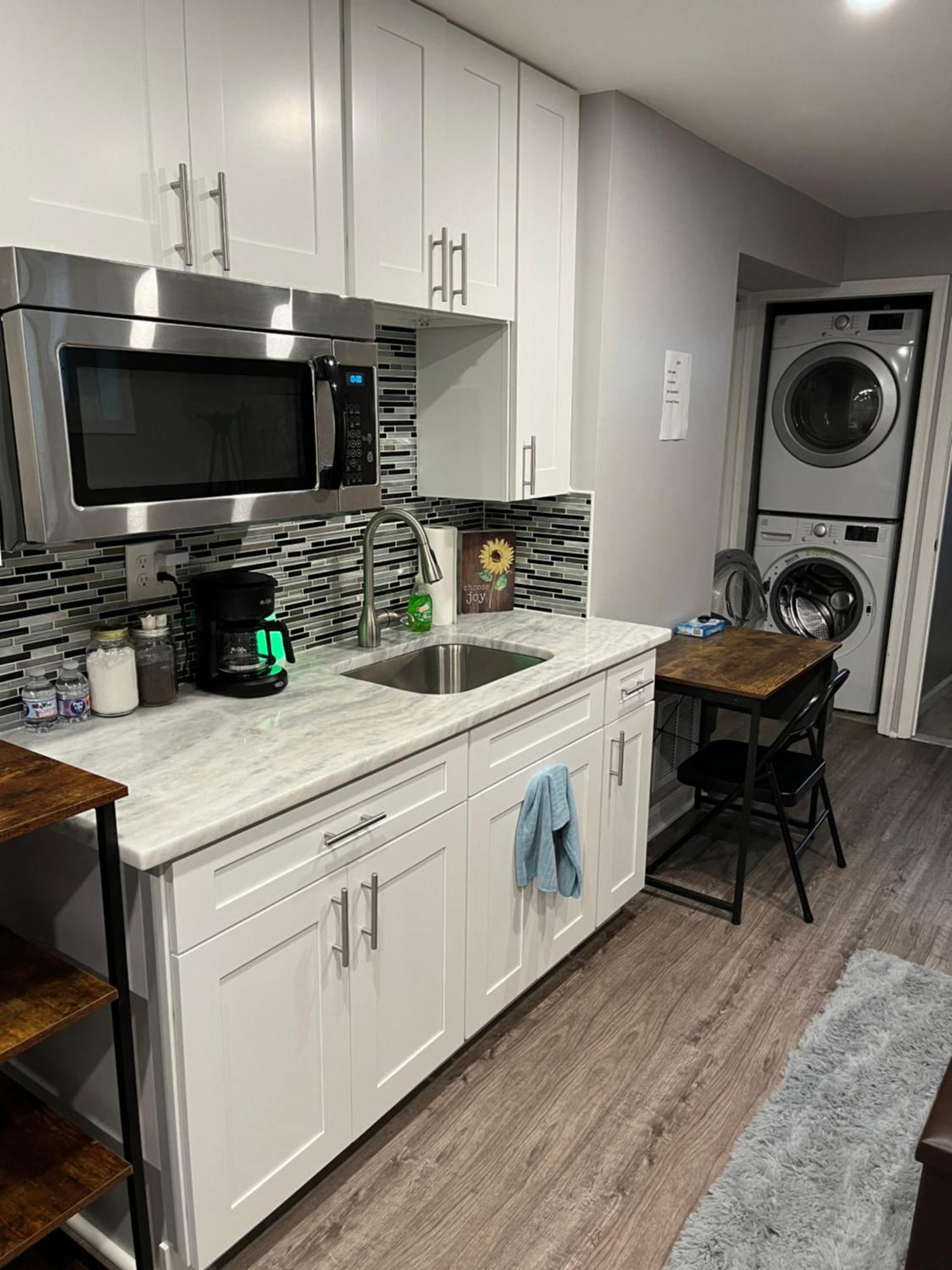 Urban Retreat Basement Only Two Blocks From Metro! Off Street Parking!
