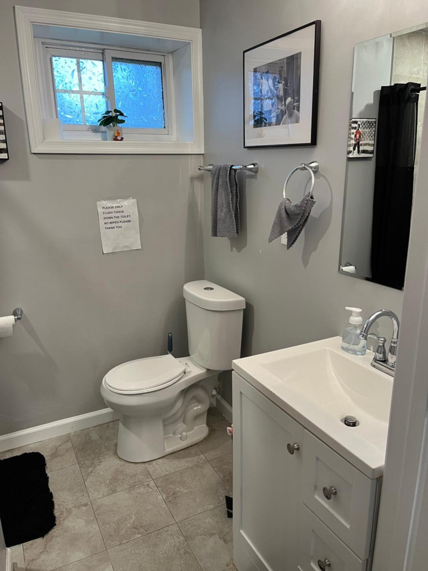 Urban Retreat Basement Only Two Blocks From Metro! Off Street Parking! * Washington