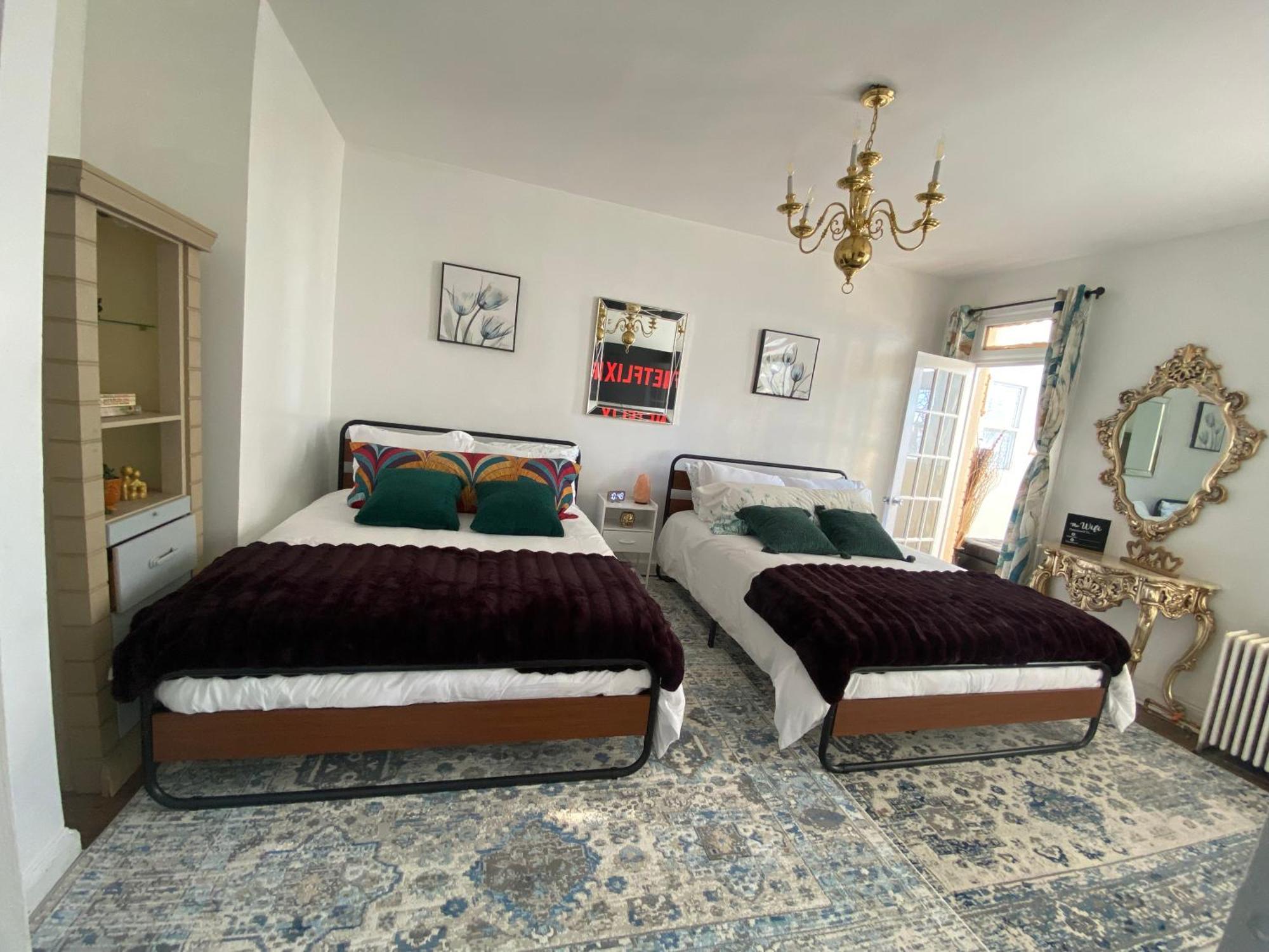 2 Bedrooms At The Heart Of The City! Full Comfort! Apartment *