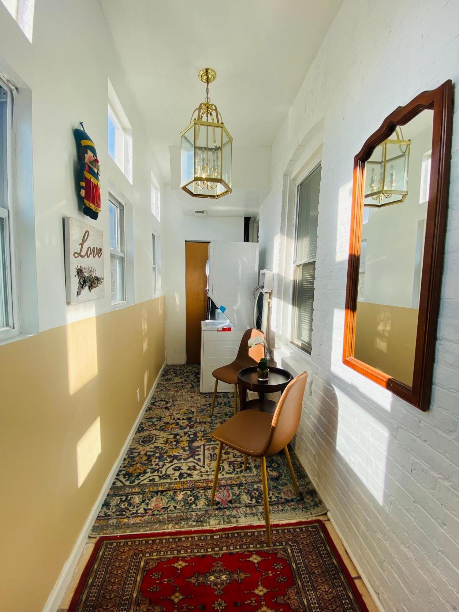 2 Bedrooms At The Heart Of The City! Full Comfort! *