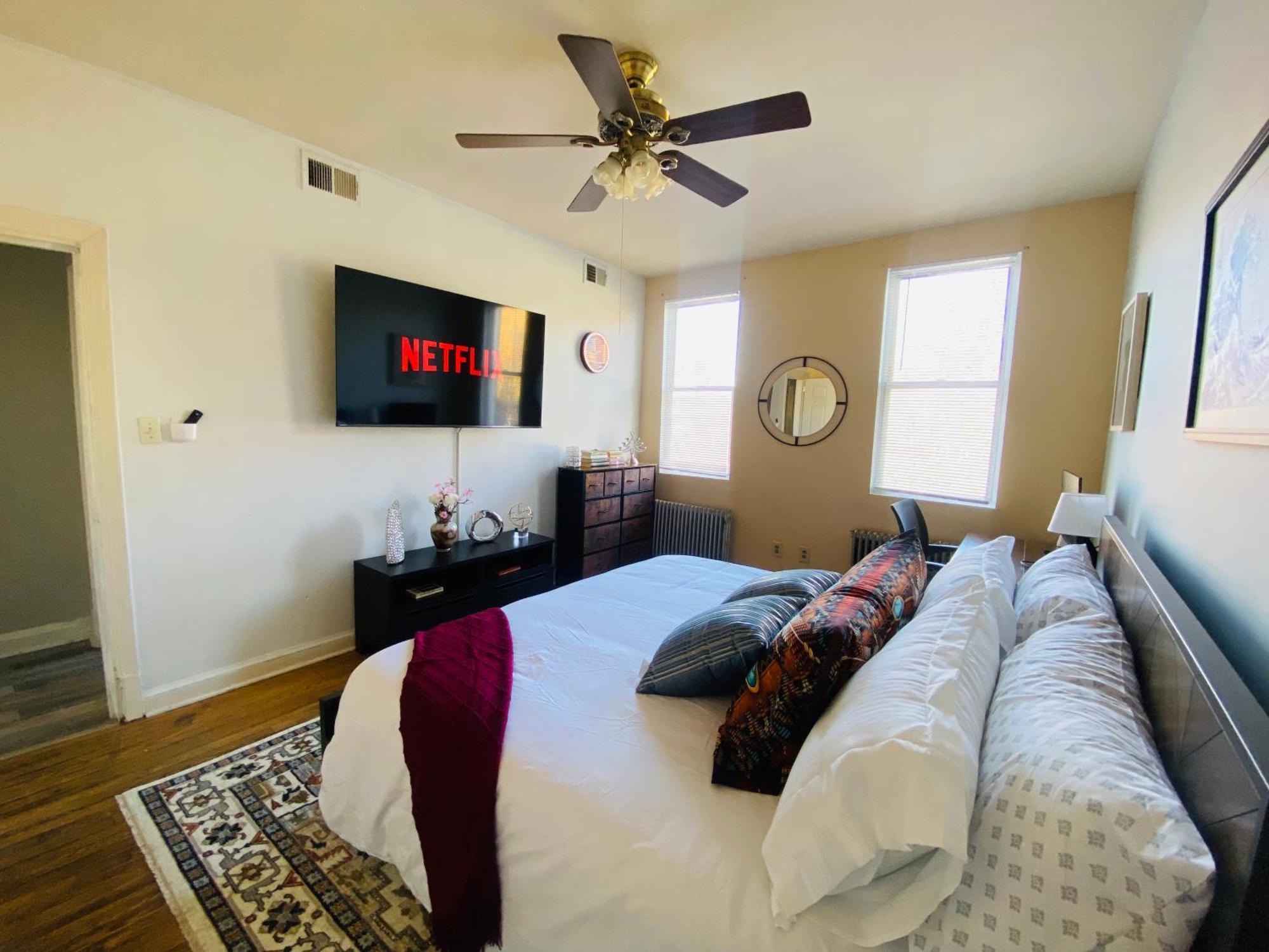 2 Bedrooms At The Heart Of The City! Full Comfort! * Washington