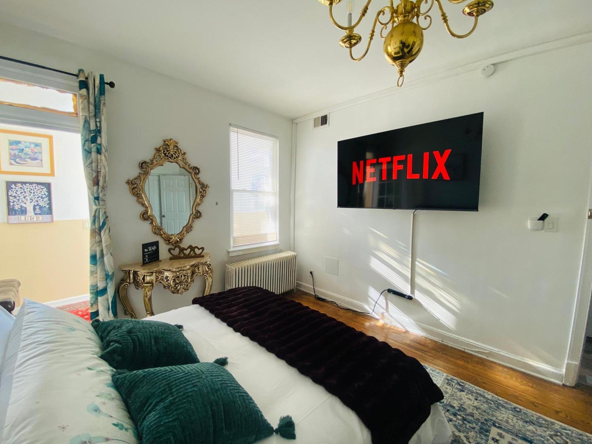 2 Bedrooms At The Heart Of The City! Full Comfort!