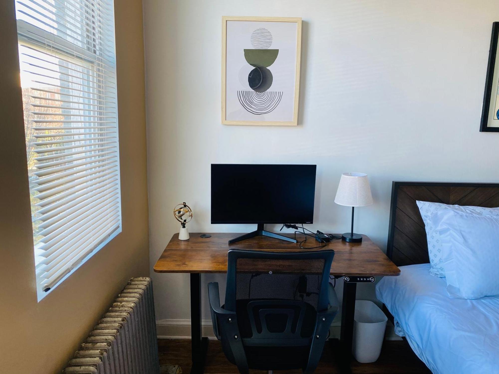 2 Bedrooms At The Heart Of The City! Full Comfort!
