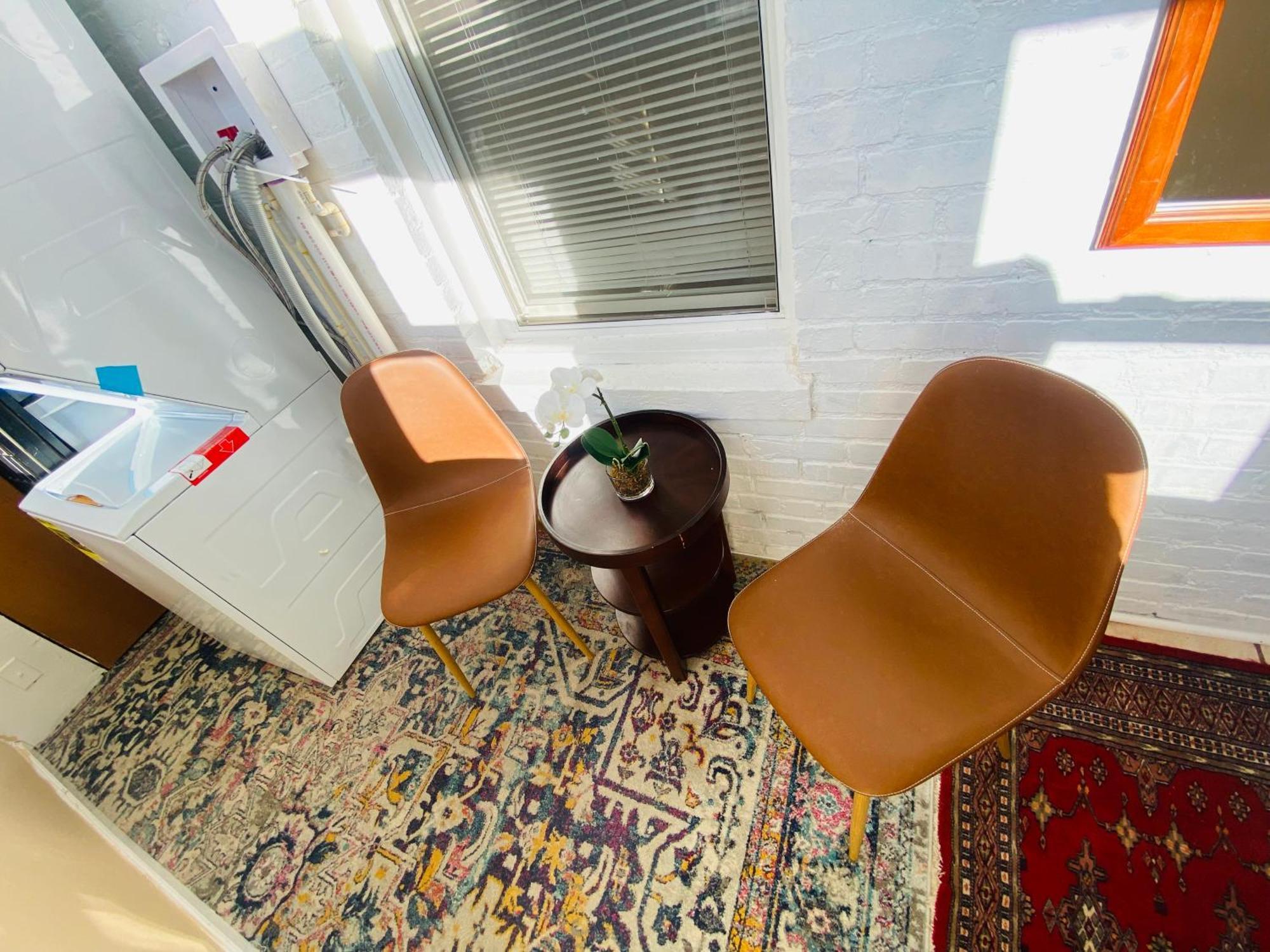 2 Bedrooms At The Heart Of The City! Full Comfort! Apartment *
