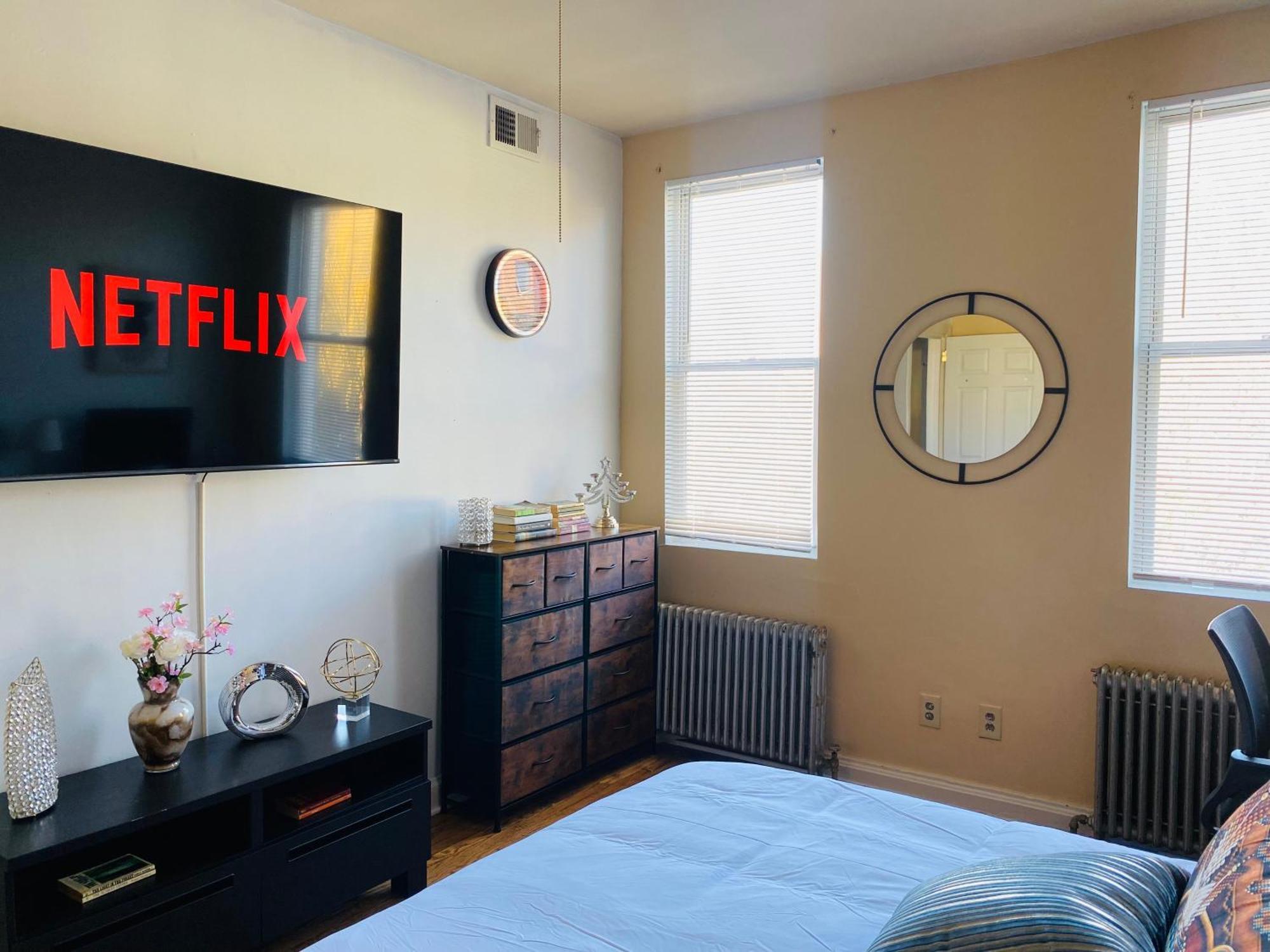 2 Bedrooms At The Heart Of The City! Full Comfort! Apartment *