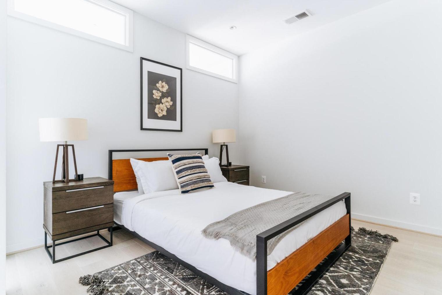 H Street 2br W Wd Nr Bus Stops Restaurants Wdc-761
