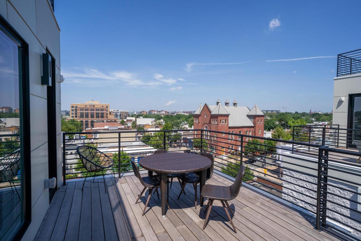 H Street 2br W Wd Nr Bus Stops Restaurants Wdc-761