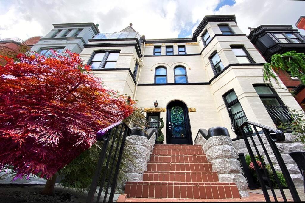 The Frosted Castle At West End Apartment *