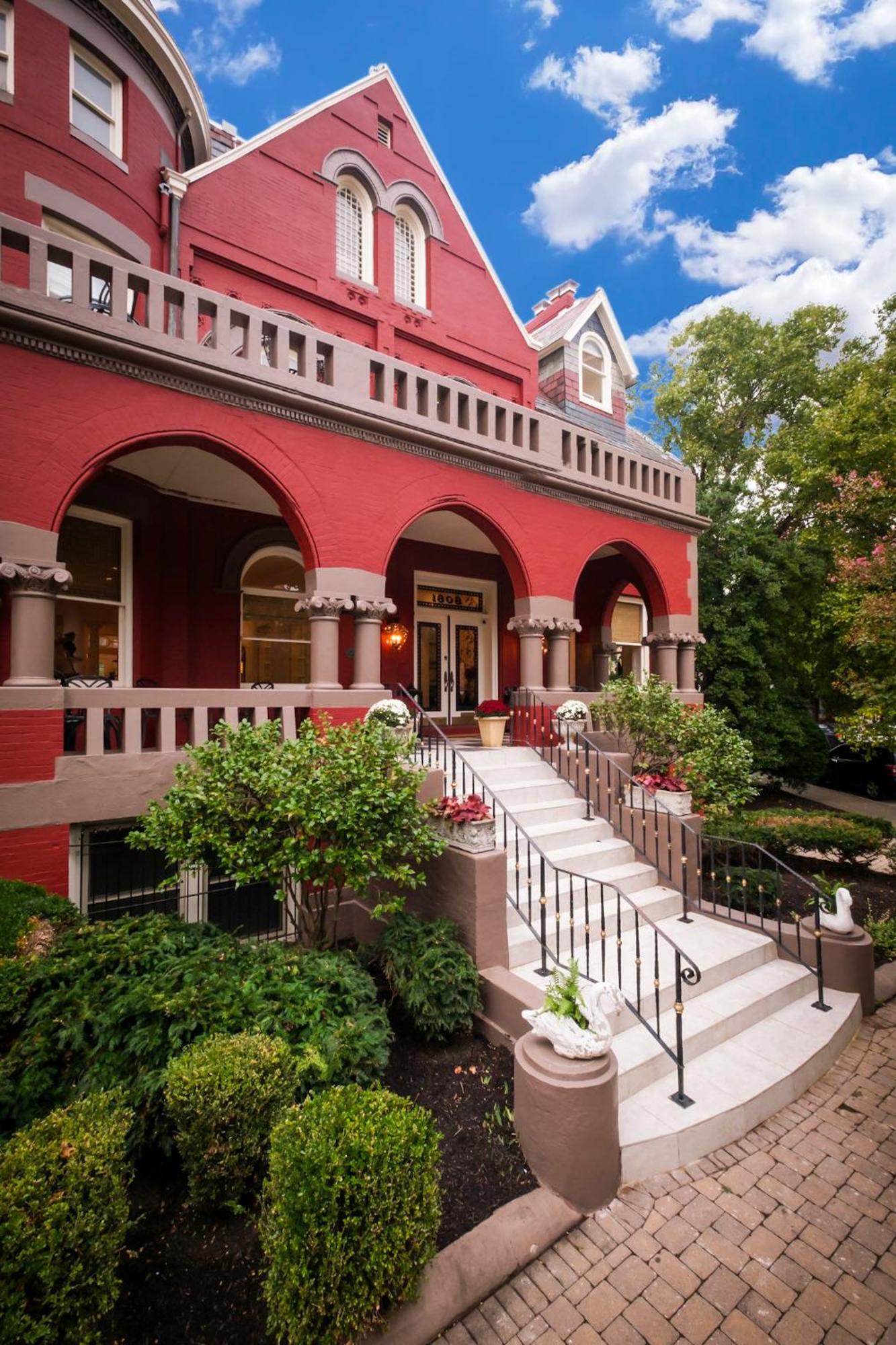 Swann House 4*