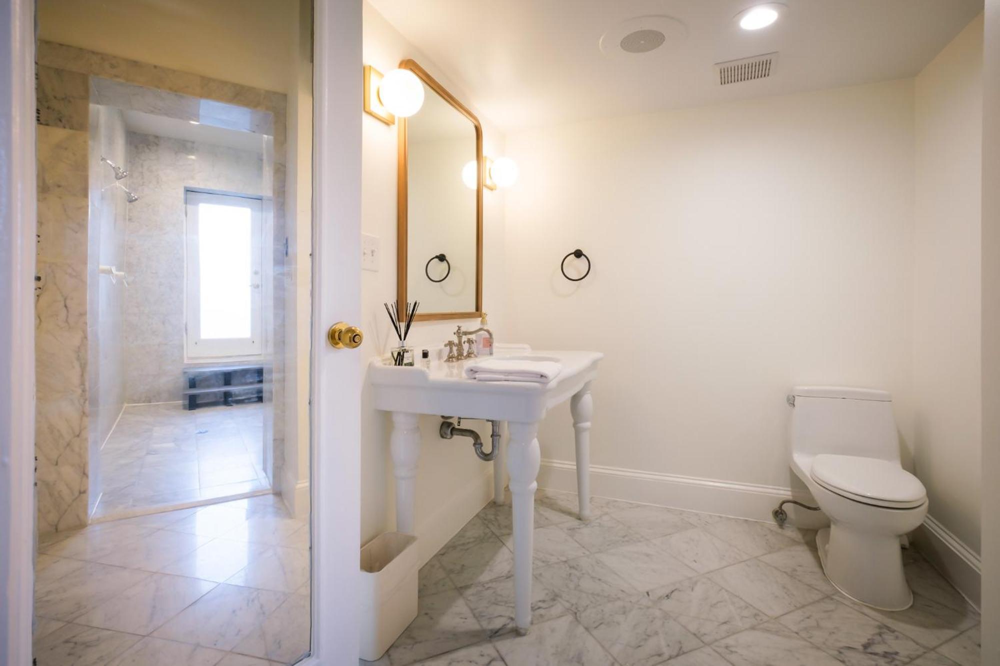 Swann House Bed & Breakfast