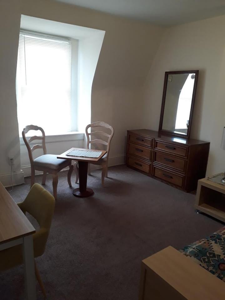 Pleasant Rooming House * Washington