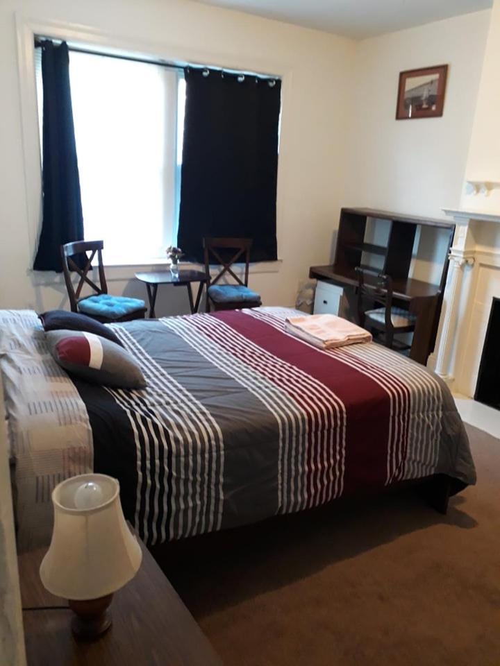 Pleasant Rooming House * Washington
