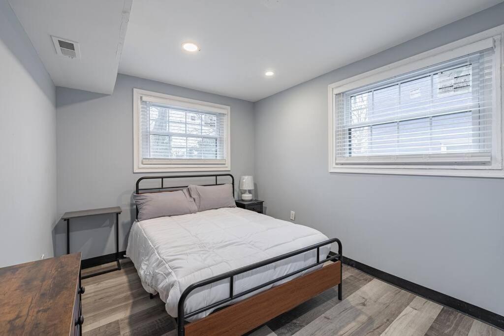 Apartment Modern Updated Rare 2br *