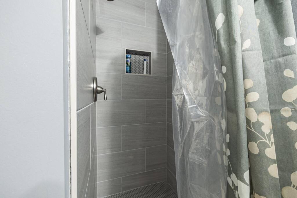 Cozy Updated 2br In Dc Apartment Washington