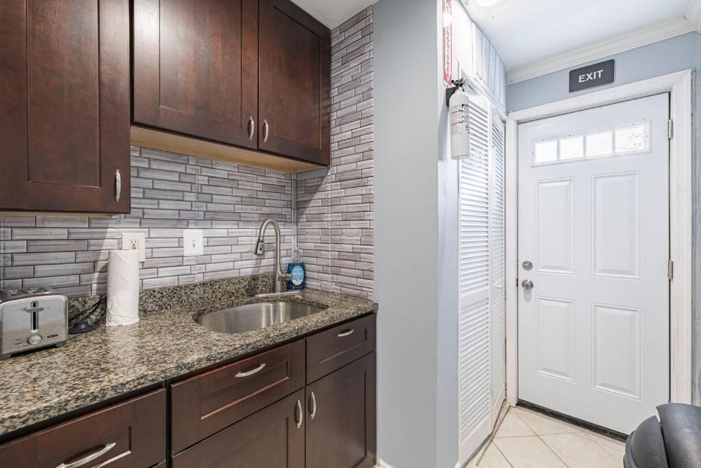 Cozy Updated 2br In Dc *