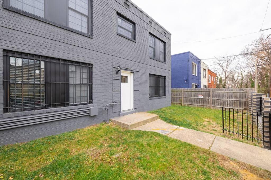 Modern Updated Rare 2br Washington