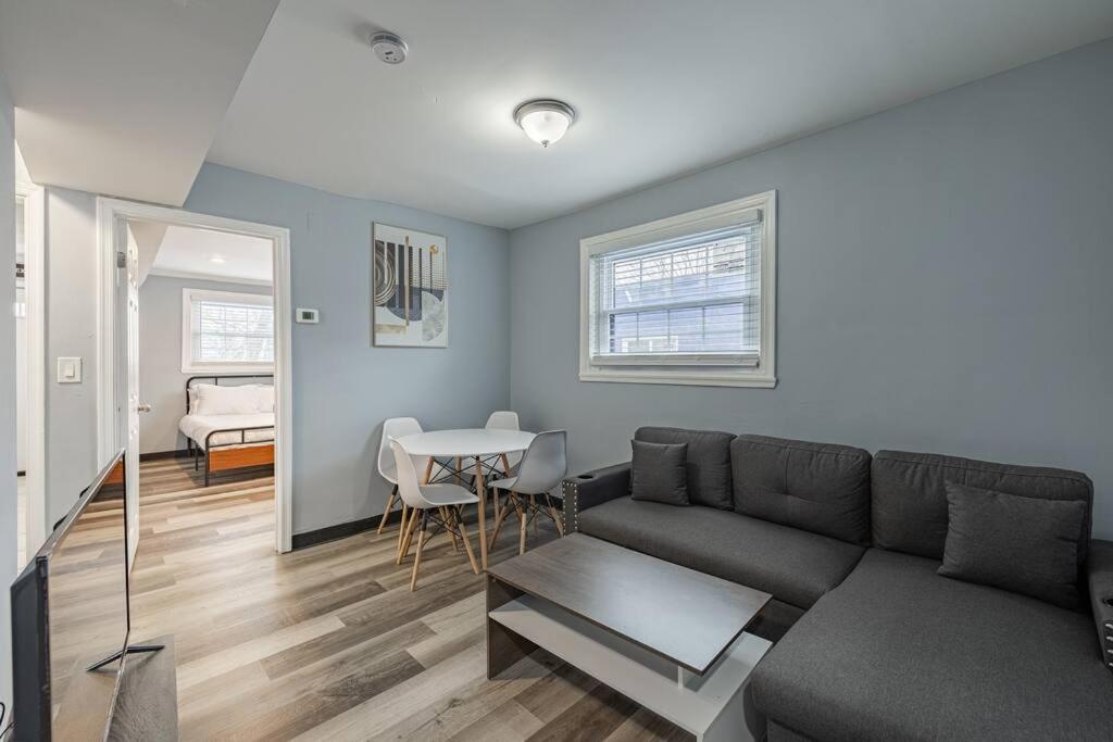 Cozy Updated 2br In Dc Washington