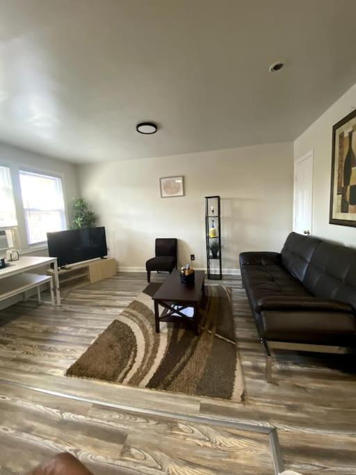 Apartment Lovely One Bedroom *