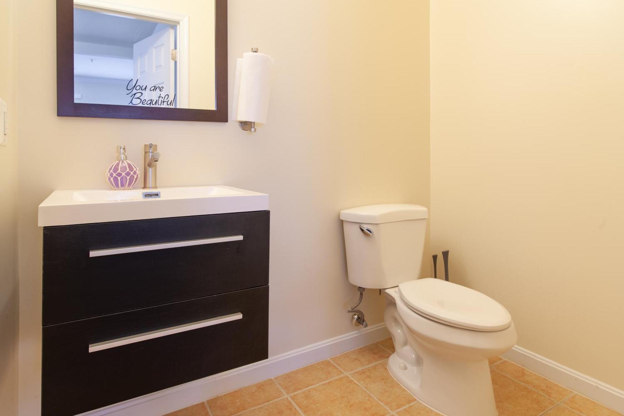Holiday home Cozy 5bedroom 4bath Retreat In Dc With Free Parking And Next To A Bus Stop