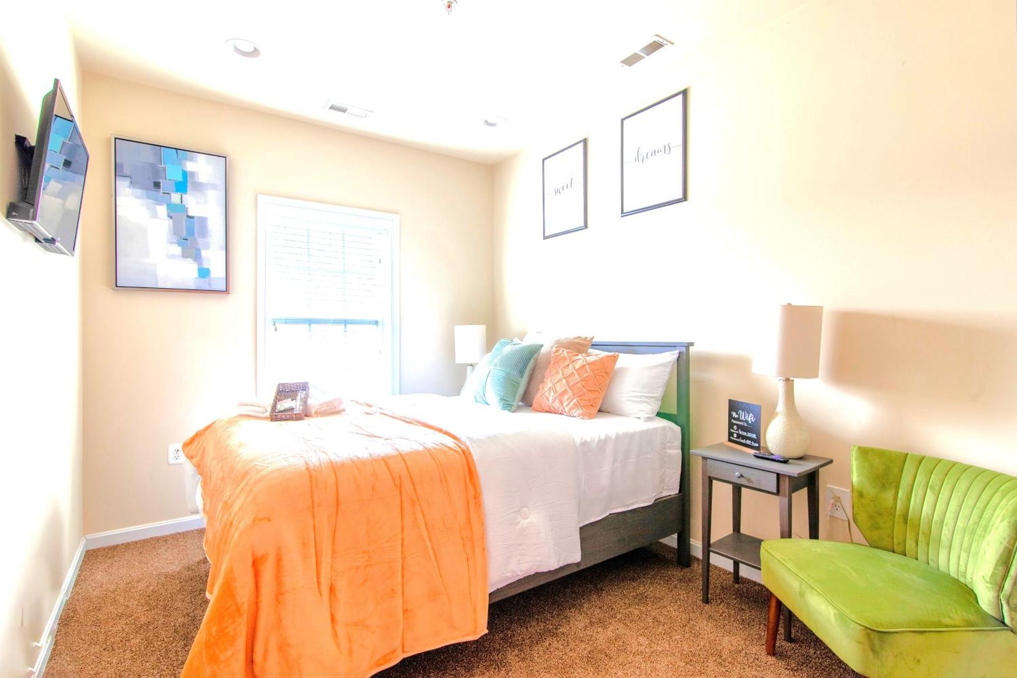 Cozy 5bedroom 4bath Retreat In Dc With Free Parking And Next To A Bus Stop Washington
