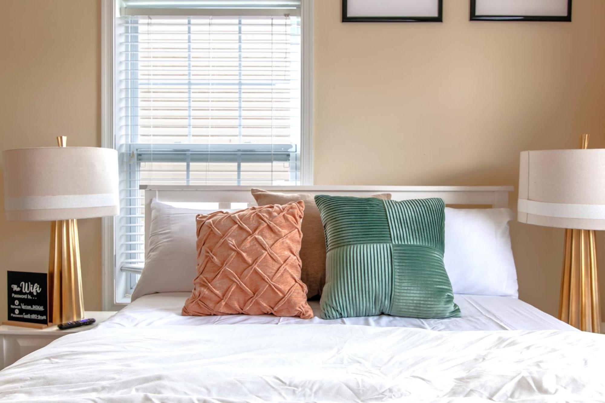 Cozy 5bedroom 4bath Retreat In Dc With Free Parking And Next To A Bus Stop