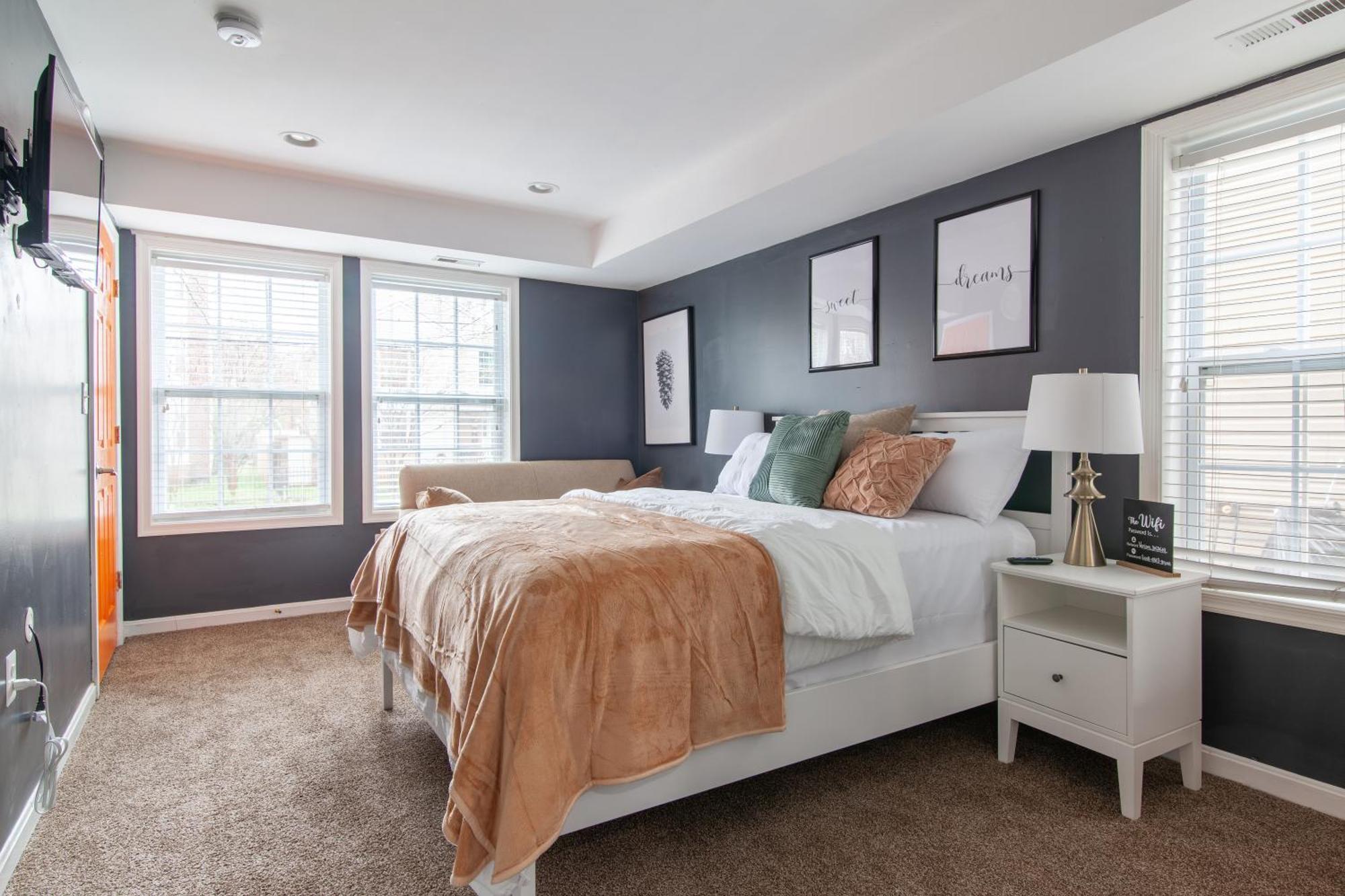 Holiday home Cozy 5bedroom 4bath Retreat In Dc With Free Parking And Next To A Bus Stop