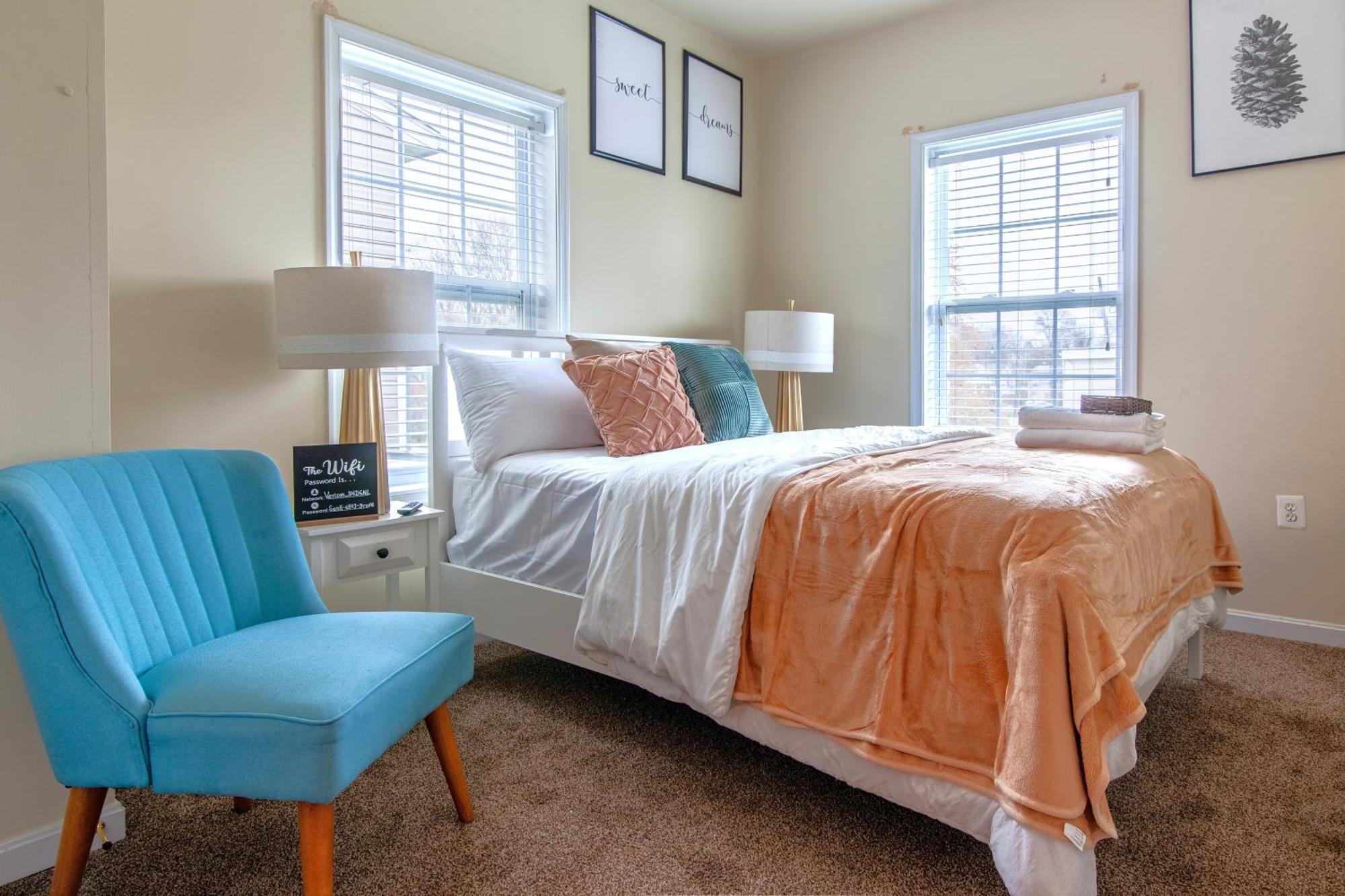 Holiday home Cozy 5bedroom 4bath Retreat In Dc With Free Parking And Next To A Bus Stop *