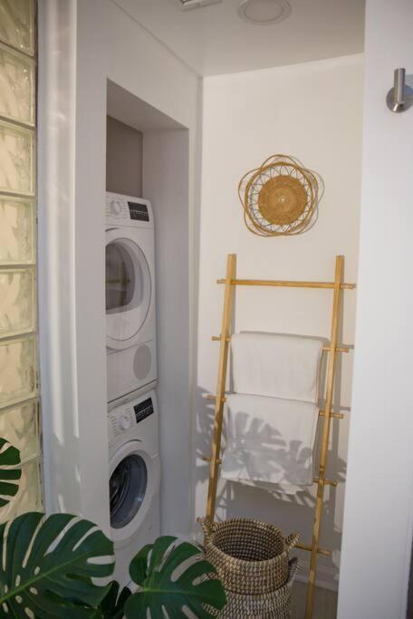Entire Rowhouse In Capitol Hill With Free Parking *
