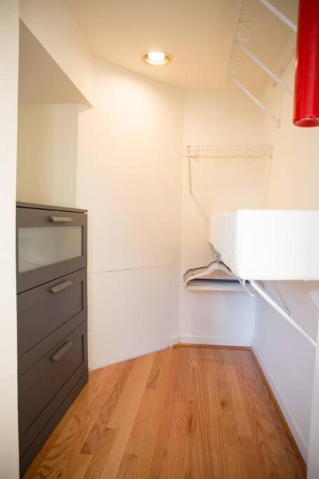 Entire Rowhouse In Capitol Hill With Free Parking