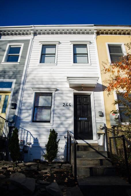 Entire Rowhouse In Capitol Hill With Free Parking Holiday home *