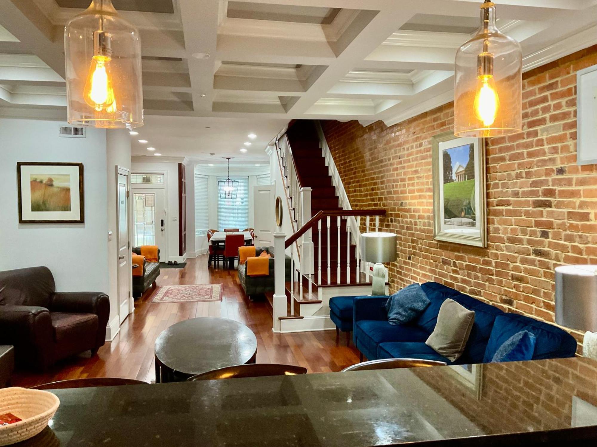 Classy Victorian Brownstone Subway Shopping Washington