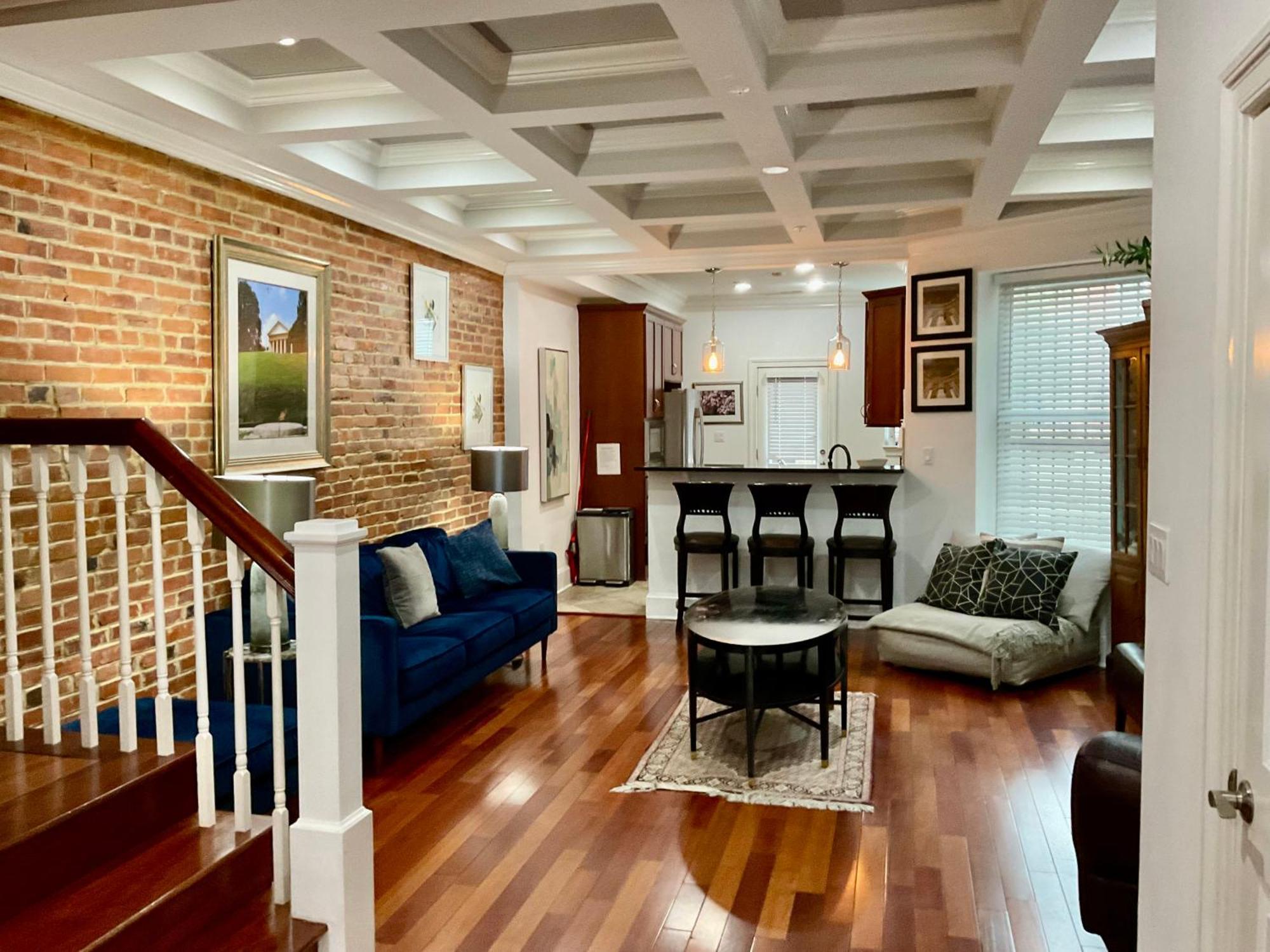 Holiday home Classy Victorian Brownstone Subway Shopping Washington